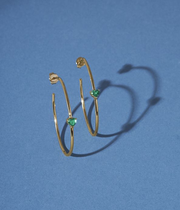 brinco-argola-de-ouro-com-esmeralda-coracao