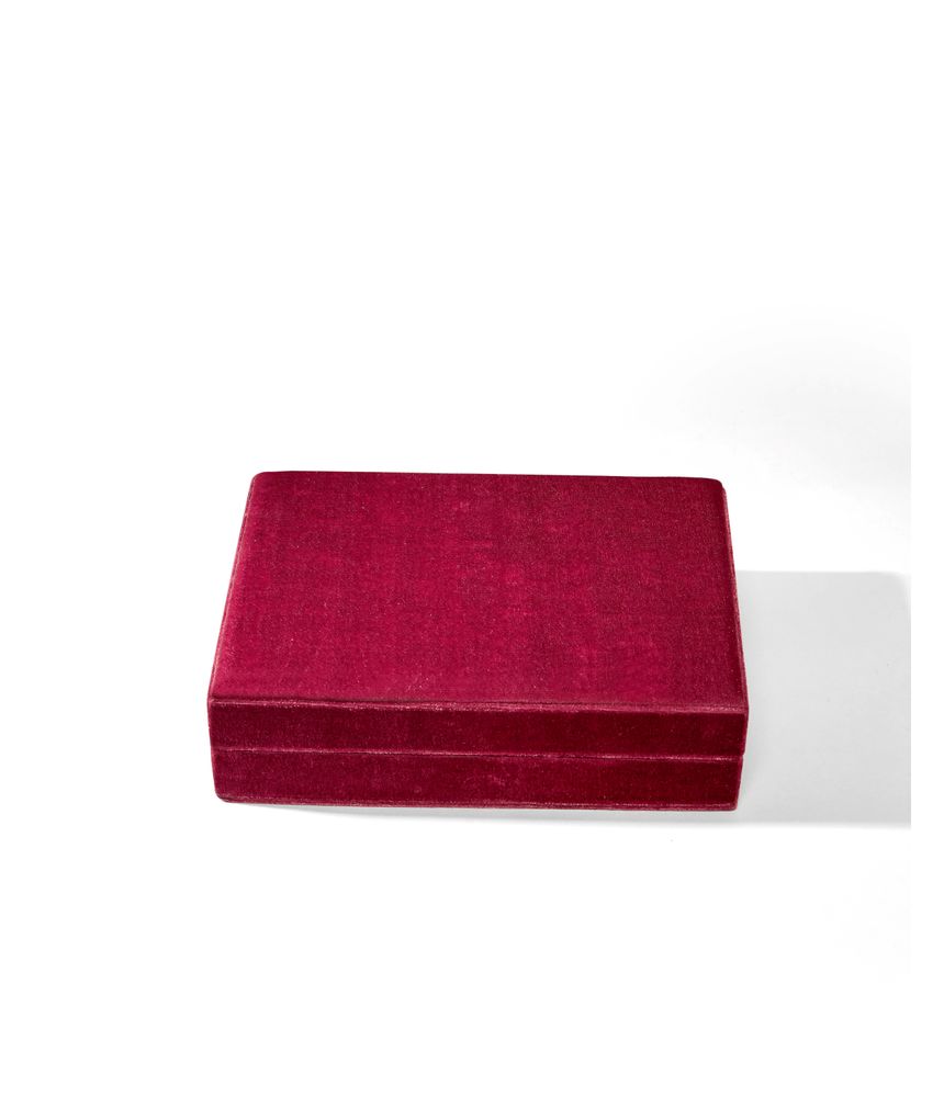 caixa-de-joias-para-brincos-e-piercings-beatriz-werebe-de-veludo