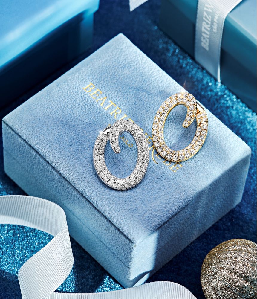 brinco-de-ouro-amarelo-e-branco-cravejado-de-diamantes