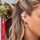 Berloque-letra-gotica-D-em-ouro-com-diamantes