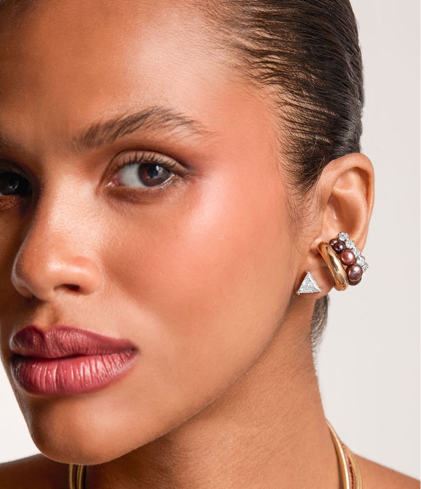 piercing-conch-fake-de-ouro-com-perolas-negras