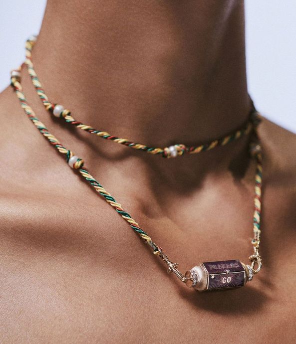 Colar-Marie-Lichtenberg-prayers-box-locket-de-ouro-rosa_4