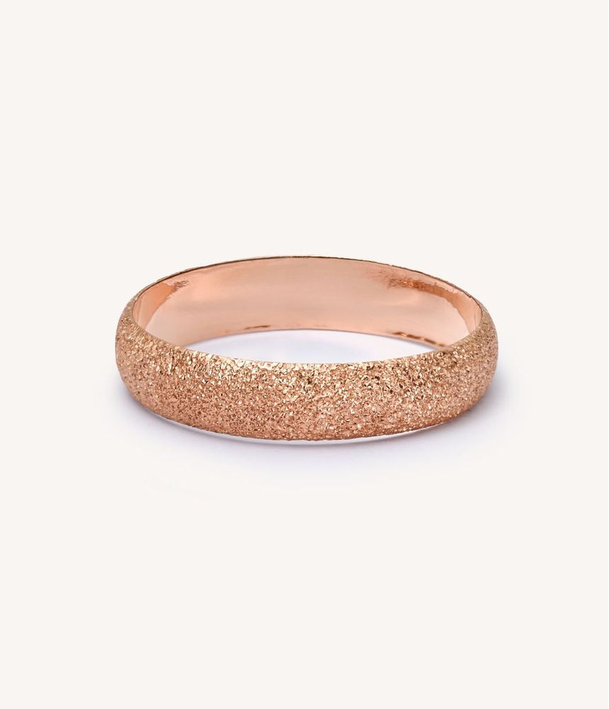 Carolina-Bucci-Florentine-Finish-Flat-Ring-Pink-Gold_an300044_1