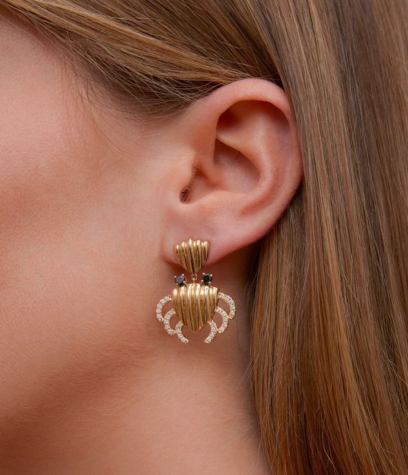 paire-de-boucles-d-oreille-crabe-coquillage-gm-or-jaune--1-