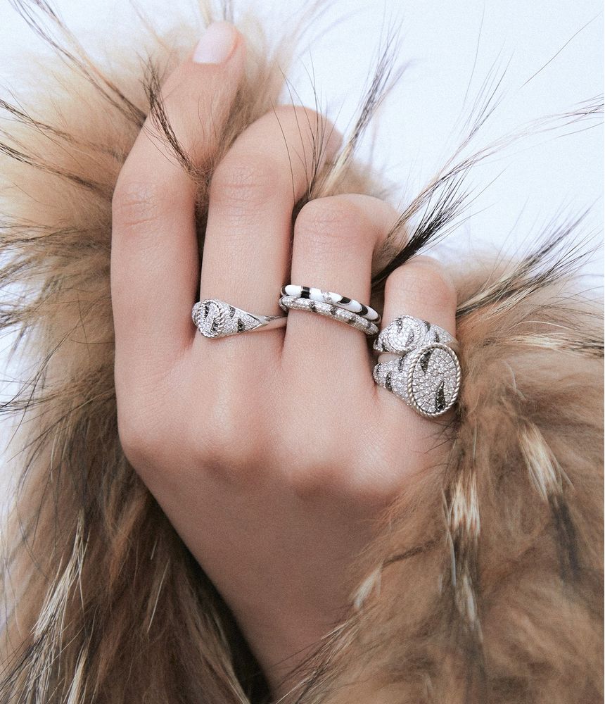 chevaliere-ovale-zebre-or-blanc-AN100730_3