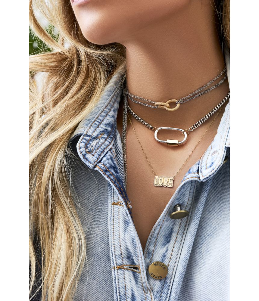 Colar-pendente-love-de-ouro-com-diamantes