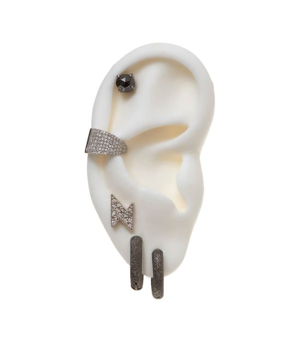 Par-de-brinco-stud-em-formato-de-raio-em-ouro-branco-18kt--com-topazios-incolores-em-lapidacao-brilhante