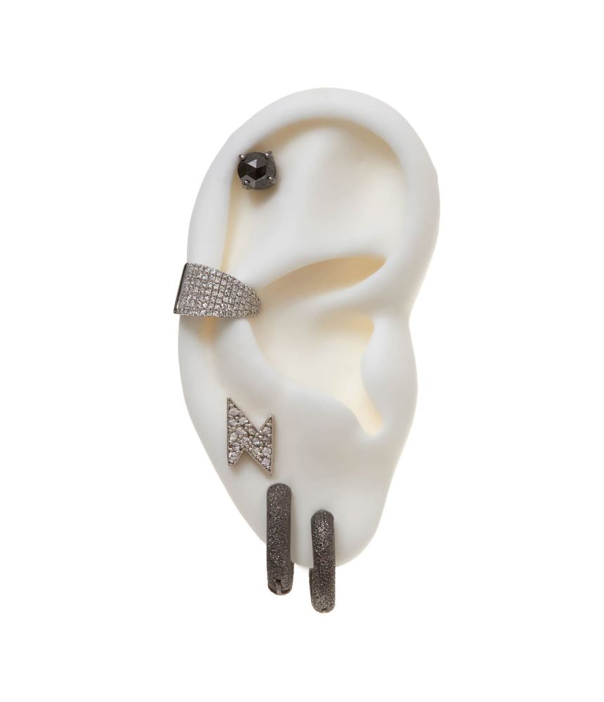 Par-de-brinco-stud-em-formato-de-raio-em-ouro-branco-18kt--com-topazios-incolores-em-lapidacao-brilhante